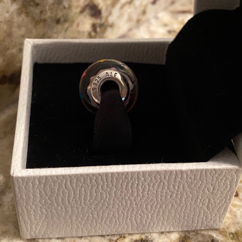 Pandora Hawaii Exclusive Lei Hibiscus Charm RARE - Picture 9 of 9